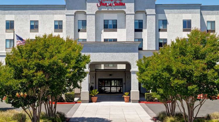Hampton Inn & Suites Sonoma County Exterior