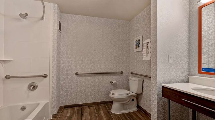 Hampton Inn & Suites Sonoma County Room