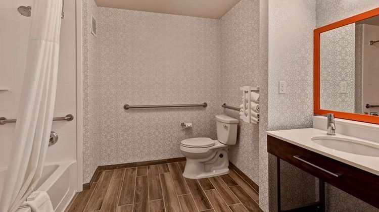 Hampton Inn & Suites Sonoma County Room