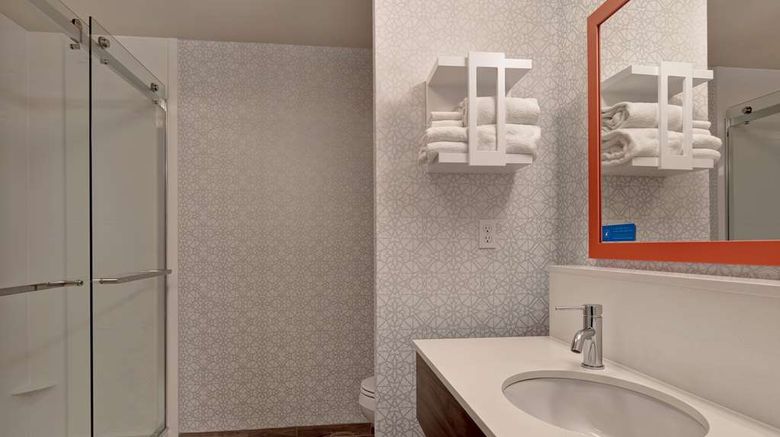 <b>Hampton Inn & Suites Sonoma County Room</b>. Images powered by <a href="https://iceportal.shijigroup.com/" title="IcePortal" target="_blank">IcePortal</a>.