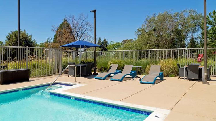 Hampton Inn & Suites Sonoma County Pool