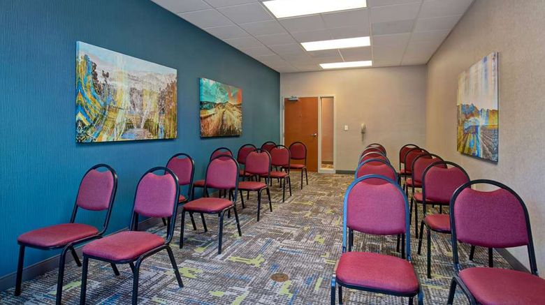 <b>Hampton Inn & Suites Sonoma County Meeting</b>. Images powered by <a href="https://iceportal.shijigroup.com/" title="IcePortal" target="_blank">IcePortal</a>.