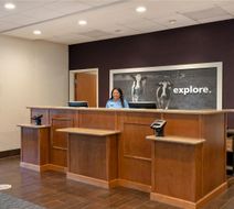 Hampton Inn & Suites Sonoma County Lobby