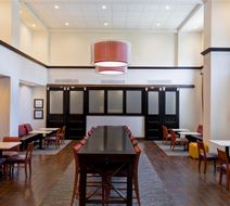 Hampton Inn & Suites Sonoma County Lobby