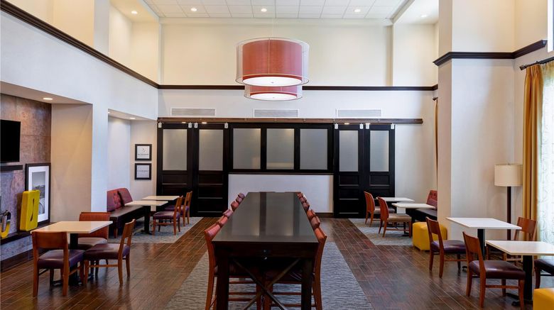 <b>Hampton Inn & Suites Sonoma County Lobby</b>. Images powered by <a href="https://iceportal.shijigroup.com/" title="IcePortal" target="_blank">IcePortal</a>.