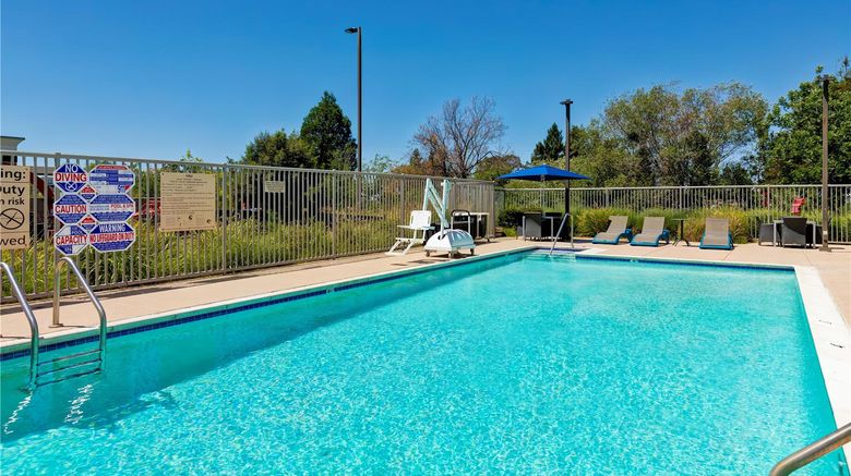 <b>Hampton Inn & Suites Sonoma County Pool</b>. Images powered by <a href="https://iceportal.shijigroup.com/" title="IcePortal" target="_blank">IcePortal</a>.