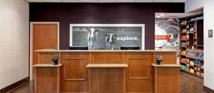 Hampton Inn & Suites Sonoma County Lobby