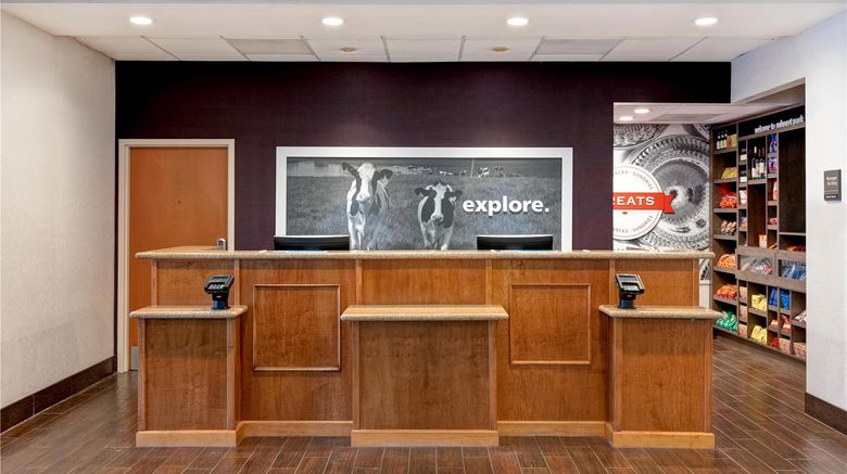 <b>Hampton Inn & Suites Sonoma County Lobby</b>. Images powered by <a href="https://iceportal.shijigroup.com/" title="IcePortal" target="_blank">IcePortal</a>.