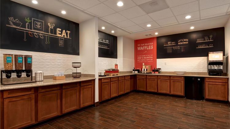 Hampton Inn & Suites Sonoma County Restaurant