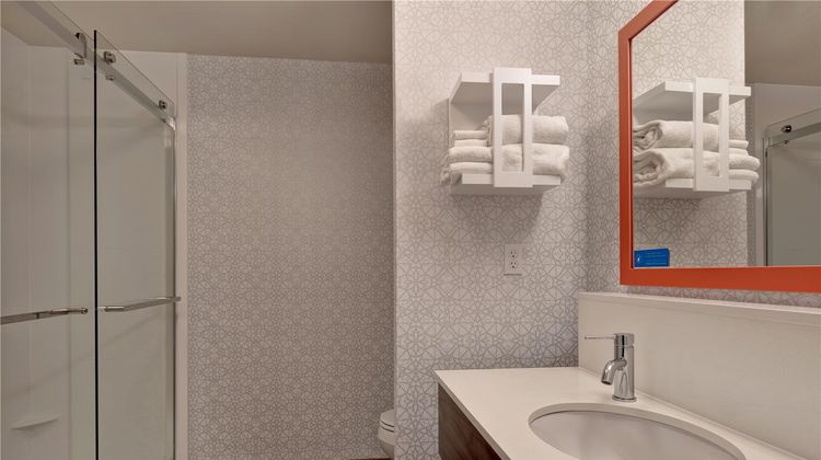 Hampton Inn & Suites Sonoma County Room