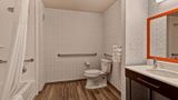 <b>Hampton Inn & Suites Sonoma County Room</b>. Images powered by <a href="https://iceportal.shijigroup.com/" title="IcePortal" target="_blank">IcePortal</a>.