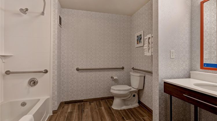 Hampton Inn & Suites Sonoma County Room
