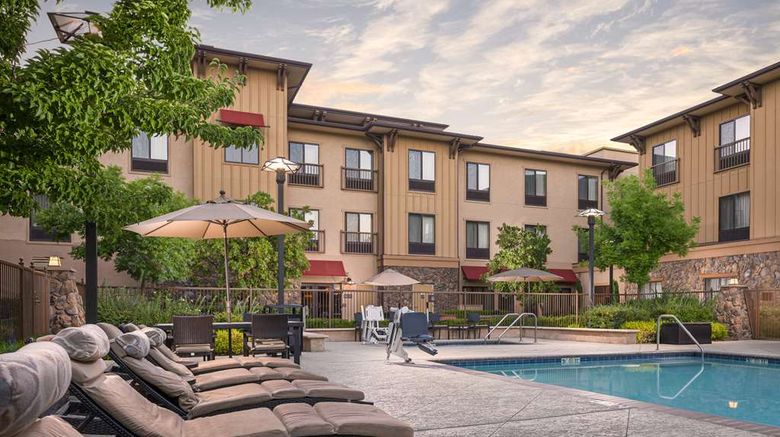 <b>Hampton Inn & Suites Sonoma Wine Country Pool</b>. Images powered by <a href="https://iceportal.shijigroup.com/" title="IcePortal" target="_blank">IcePortal</a>.