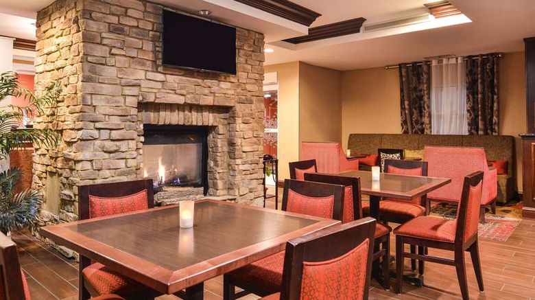 <b>Hampton Inn Statesville Lobby</b>. Images powered by <a href="https://iceportal.shijigroup.com/" title="IcePortal" target="_blank">IcePortal</a>.