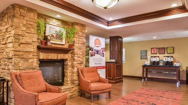 <b>Hampton Inn Statesville Lobby</b>. Images powered by <a href="https://iceportal.shijigroup.com/" title="IcePortal" target="_blank">IcePortal</a>.