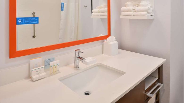 <b>Hampton Inn Statesville Room</b>. Images powered by <a href="https://iceportal.shijigroup.com/" title="IcePortal" target="_blank">IcePortal</a>.