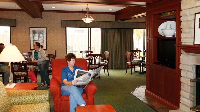 <b>Hampton Inn South Haven Lobby</b>. Images powered by <a href="https://iceportal.shijigroup.com/" title="IcePortal" target="_blank">IcePortal</a>.