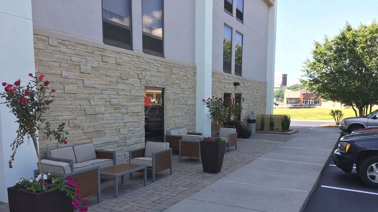 <b>Hampton Inn Sevierville Exterior</b>. Images powered by <a href="https://iceportal.shijigroup.com/" title="IcePortal" target="_blank">IcePortal</a>.