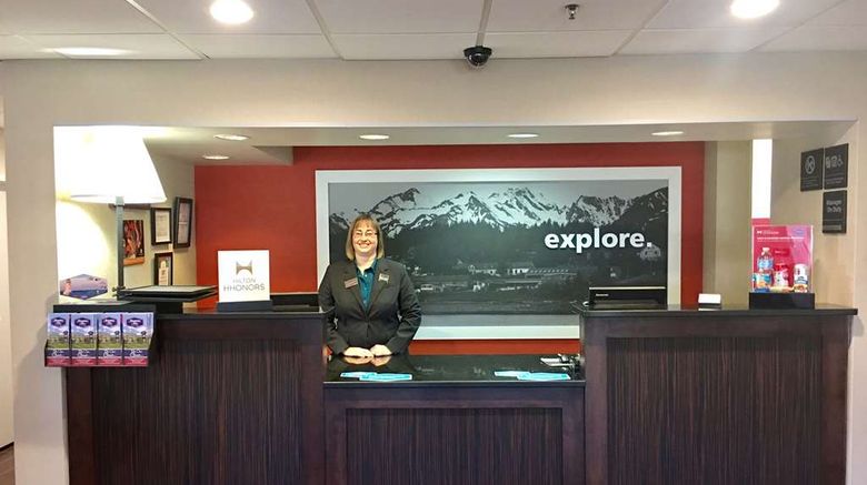 <b>Hampton Inn Sevierville Lobby</b>. Images powered by <a href="https://iceportal.shijigroup.com/" title="IcePortal" target="_blank">IcePortal</a>.