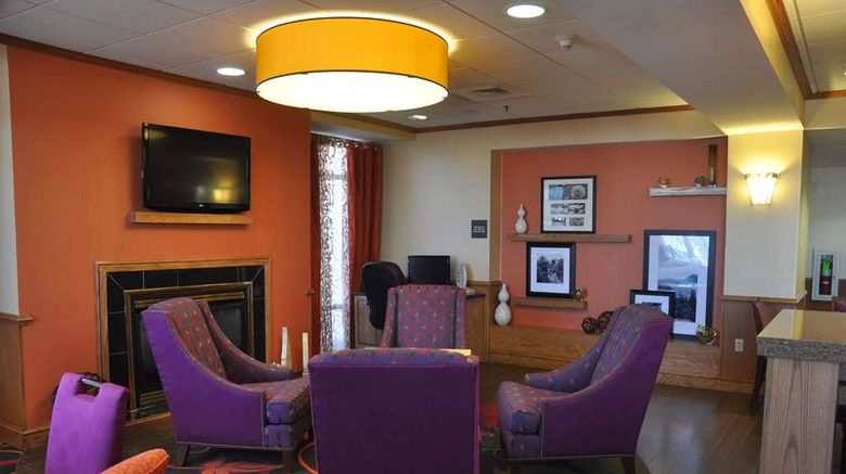 <b>Hampton Inn Stony Creek-Petersburg Lobby</b>. Images powered by <a href="https://iceportal.shijigroup.com/" title="IcePortal" target="_blank">IcePortal</a>.
