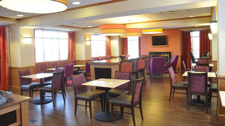 <b>Hampton Inn Stony Creek-Petersburg Lobby</b>. Images powered by <a href="https://iceportal.shijigroup.com/" title="IcePortal" target="_blank">IcePortal</a>.