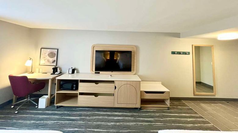 <b>Hampton Inn Stony Creek-Petersburg Room</b>. Images powered by <a href="https://iceportal.shijigroup.com/" title="IcePortal" target="_blank">IcePortal</a>.