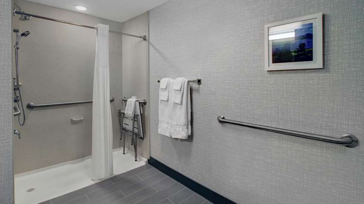 Hampton Inn & Suites Syracuse Erie Blvd Room