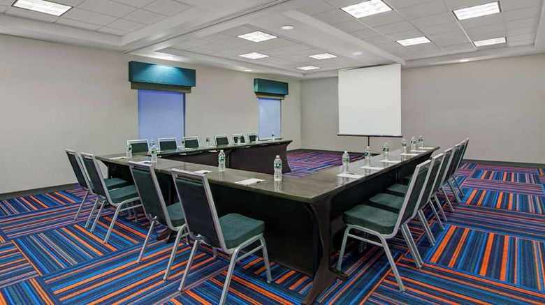 <b>Hampton Inn & Suites Syracuse Erie Blvd Meeting</b>. Images powered by <a href="https://iceportal.shijigroup.com/" title="IcePortal" target="_blank">IcePortal</a>.