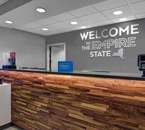 Hampton Inn & Suites Syracuse Erie Blvd Lobby