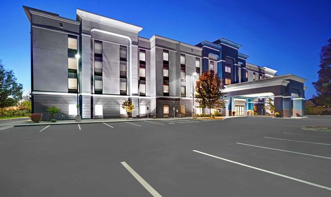 Hampton Inn & Suites Syracuse Erie Blvd Exterior