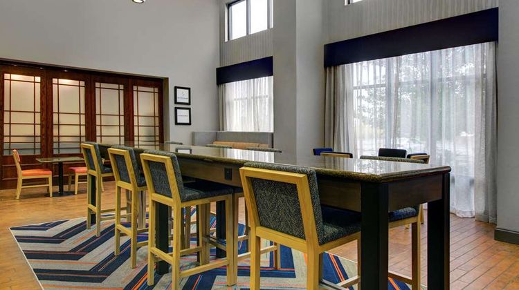 Hampton Inn & Suites Syracuse Erie Blvd Lobby