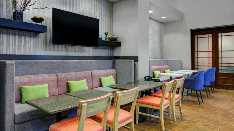 Hampton Inn & Suites Syracuse Erie Blvd Lobby