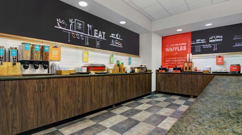 <b>Hampton Inn & Suites Syracuse Erie Blvd Restaurant</b>. Images powered by <a href="https://iceportal.shijigroup.com/" title="IcePortal" target="_blank">IcePortal</a>.