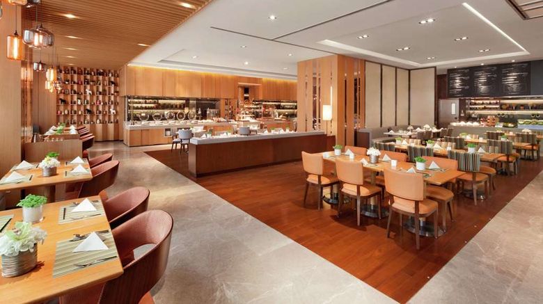 <b>Hilton Garden Inn Shenzhen Bao'an Restaurant</b>. Images powered by <a href="https://iceportal.shijigroup.com/" title="IcePortal" target="_blank">IcePortal</a>.