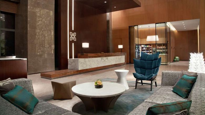 <b>Hilton Garden Inn Shenzhen Bao'an Lobby</b>. Images powered by <a href="https://iceportal.shijigroup.com/" title="IcePortal" target="_blank">IcePortal</a>.
