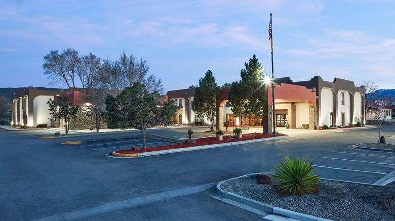 <b>Hampton Inn Taos Exterior</b>. Images powered by <a href="https://iceportal.shijigroup.com/" title="IcePortal" target="_blank">IcePortal</a>.