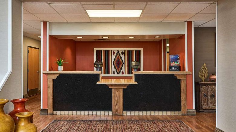 <b>Hampton Inn Taos Lobby</b>. Images powered by <a href="https://iceportal.shijigroup.com/" title="IcePortal" target="_blank">IcePortal</a>.