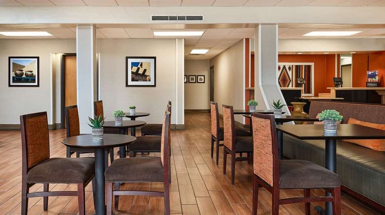 <b>Hampton Inn Taos Restaurant</b>. Images powered by <a href="https://iceportal.shijigroup.com/" title="IcePortal" target="_blank">IcePortal</a>.