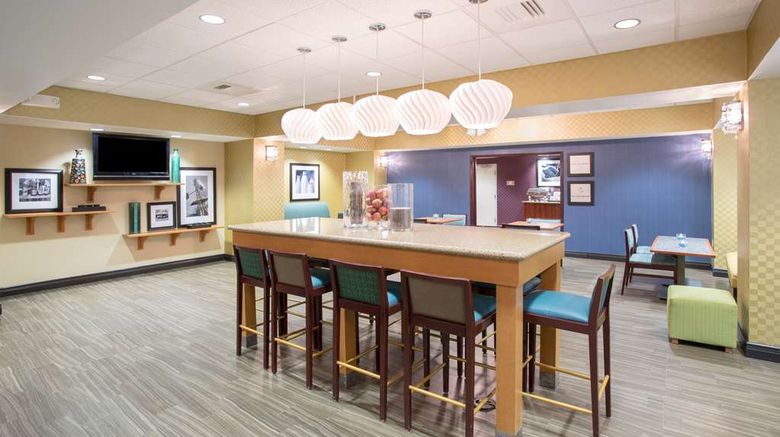 <b>Hampton Inn Santa Rosa Lobby</b>. Images powered by <a href="https://iceportal.shijigroup.com/" title="IcePortal" target="_blank">IcePortal</a>.