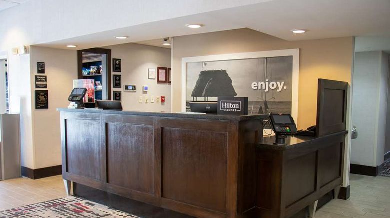 <b>Hampton Inn University Lobby</b>. Images powered by <a href="https://iceportal.shijigroup.com/" title="IcePortal" target="_blank">IcePortal</a>.