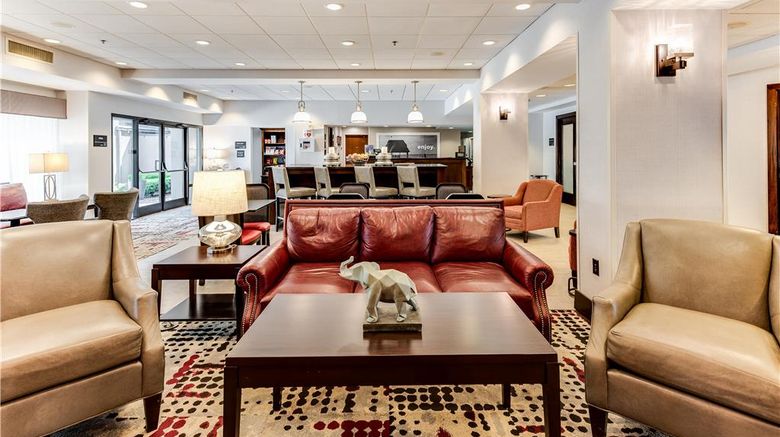 <b>Hampton Inn University Lobby</b>. Images powered by <a href="https://iceportal.shijigroup.com/" title="IcePortal" target="_blank">IcePortal</a>.