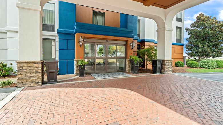 <b>Hampton Inn & Suites Tifton Exterior</b>. Images powered by <a href="https://iceportal.shijigroup.com/" title="IcePortal" target="_blank">IcePortal</a>.