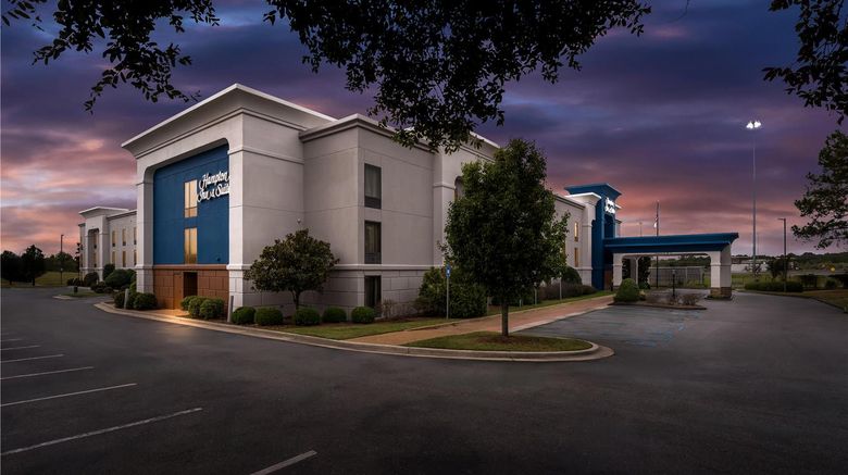 <b>Hampton Inn & Suites Tifton Exterior</b>. Images powered by <a href="https://iceportal.shijigroup.com/" title="IcePortal" target="_blank">IcePortal</a>.