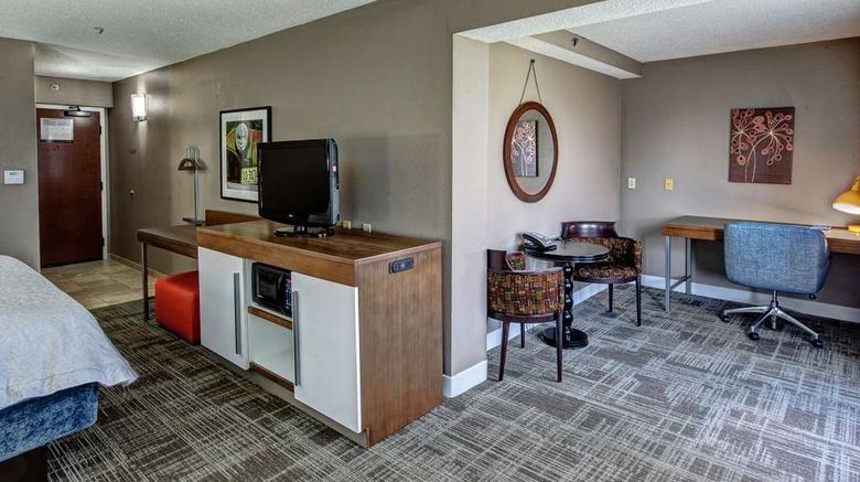 <b>Hampton Inn Tullahoma Room</b>. Images powered by <a href="https://iceportal.shijigroup.com/" title="IcePortal" target="_blank">IcePortal</a>.