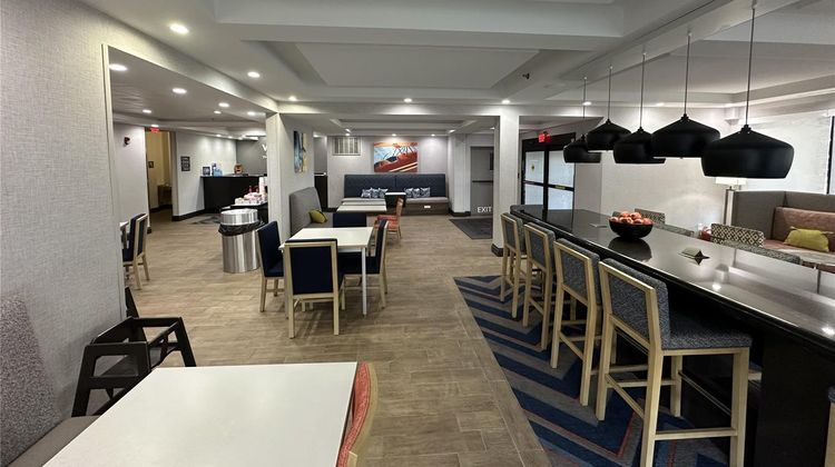 Hampton Inn Tullahoma Lobby