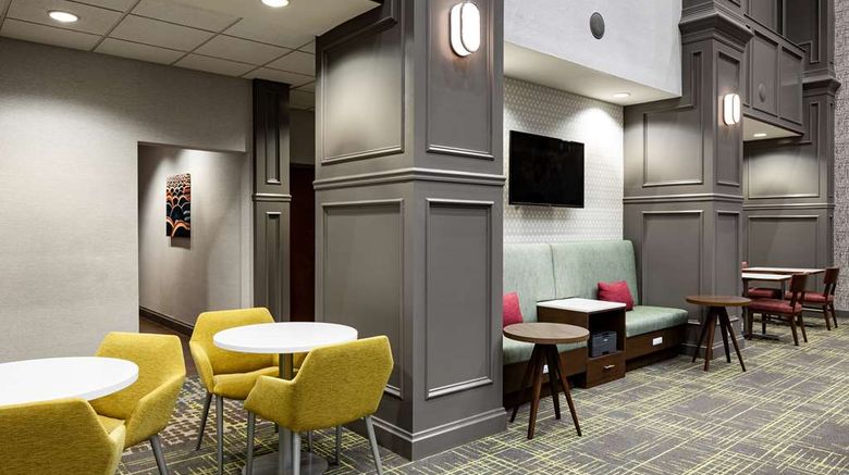 <b>Hampton Inn & Suites Texarkana Lobby</b>. Images powered by <a href="https://iceportal.shijigroup.com/" title="IcePortal" target="_blank">IcePortal</a>.