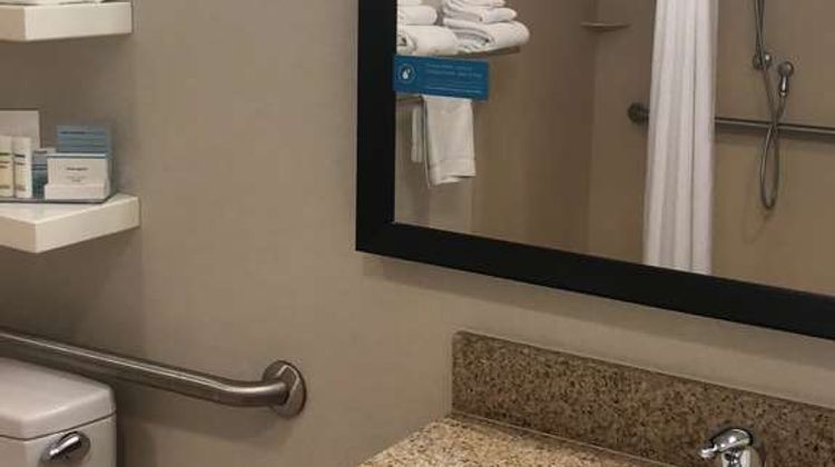 Hampton Inn & Suites Tulare Room