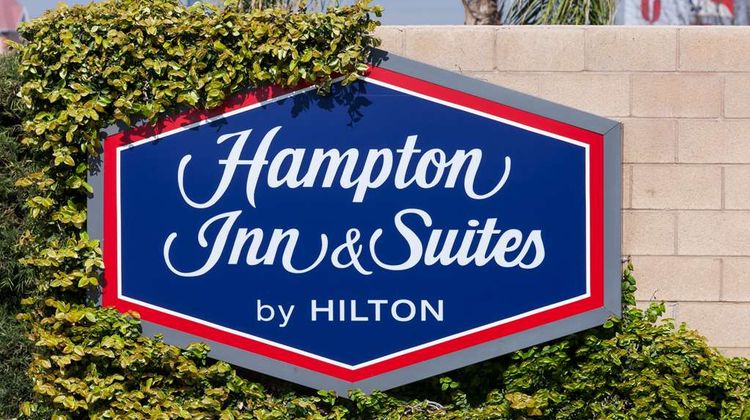 Hampton Inn & Suites Tulare Exterior