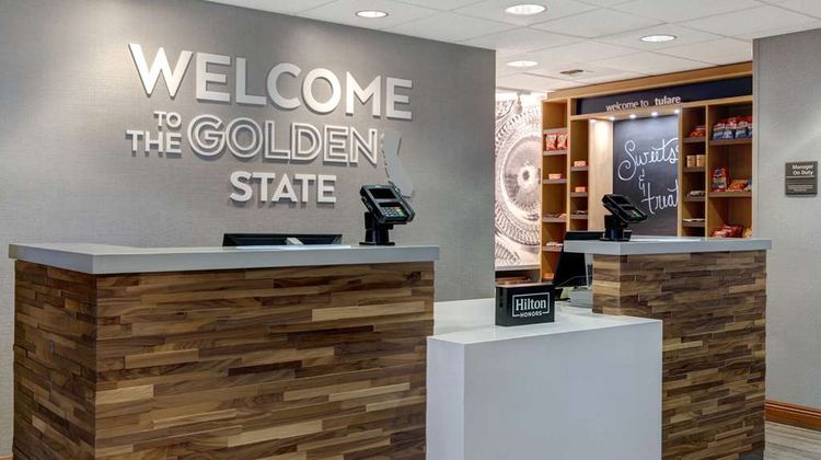 Hampton Inn & Suites Tulare Lobby
