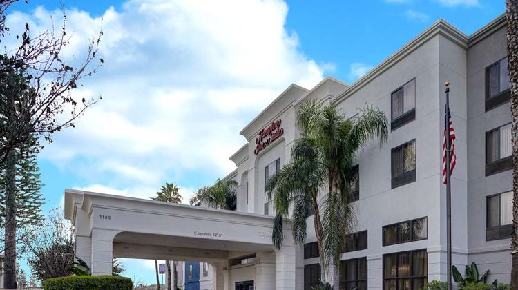 Hampton Inn & Suites Tulare Exterior